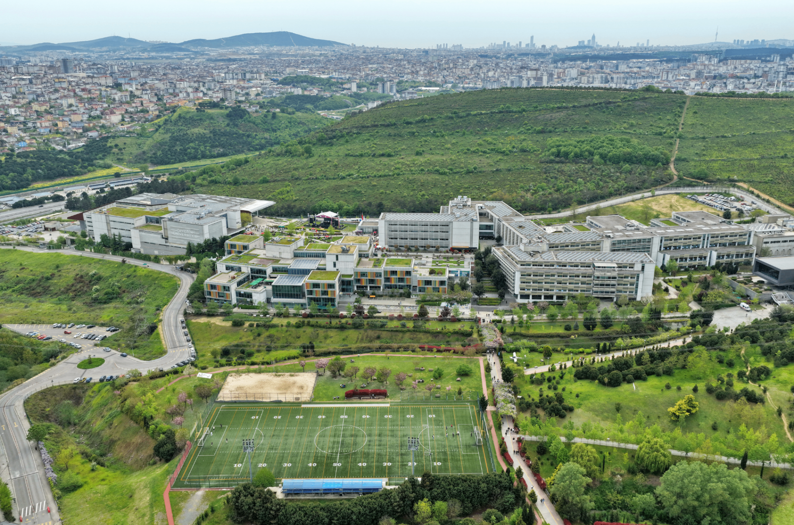 Özyeğin Üniversitesi Çekmeköy kampüsünden havadan görünüm